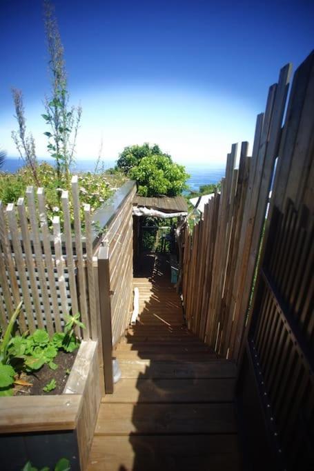 Bungalow Ecologique Avec Toilettes Seches Leu Kabanon Vue Mer 생뢰 외부 사진
