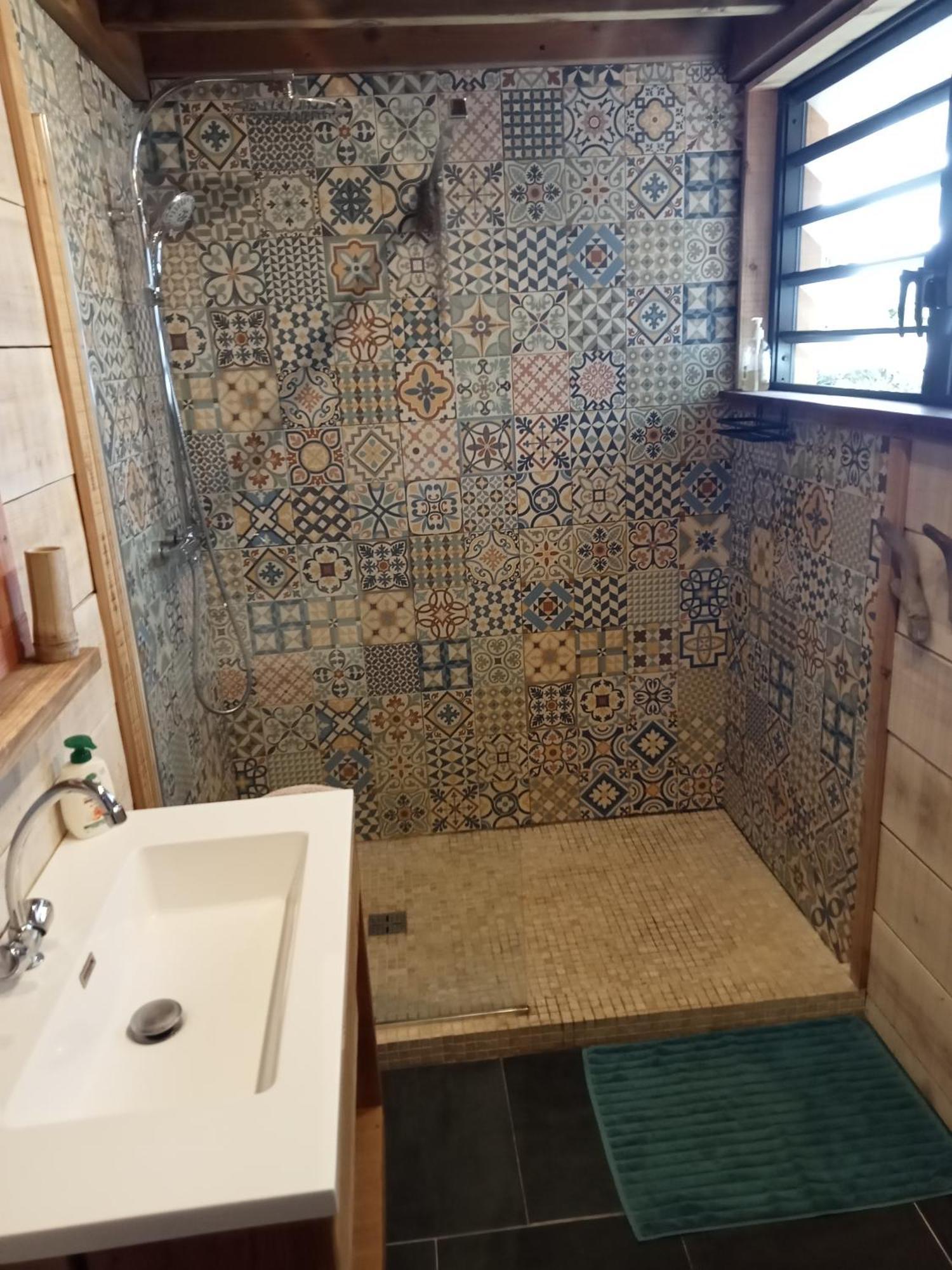 Bungalow Ecologique Avec Toilettes Seches Leu Kabanon Vue Mer 생뢰 외부 사진